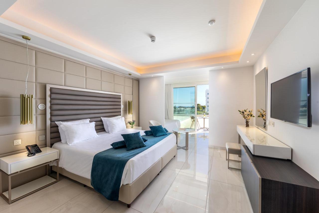 Family Room with Sea View