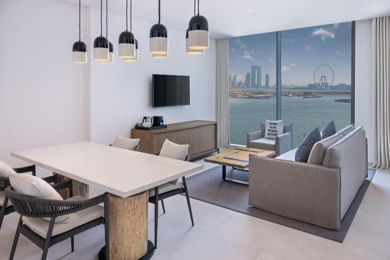 One-Bedroom Suite Sea View