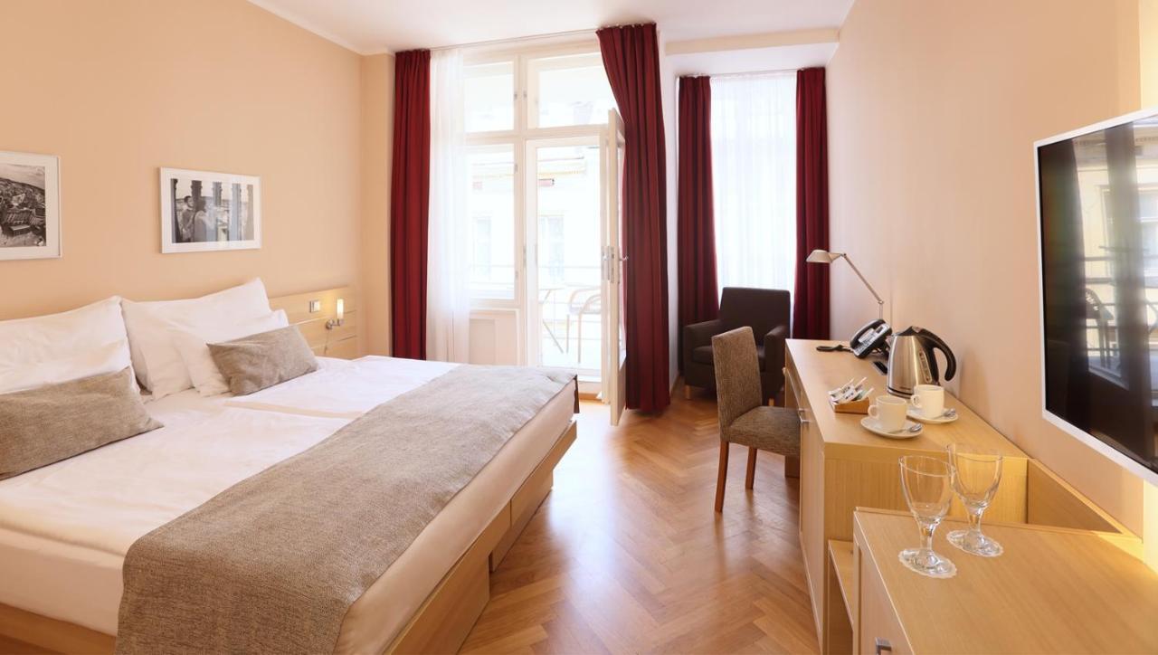 Pokój Dwuosobowy typu Deluxe z 1 lub 2 łóżkami i balkonem