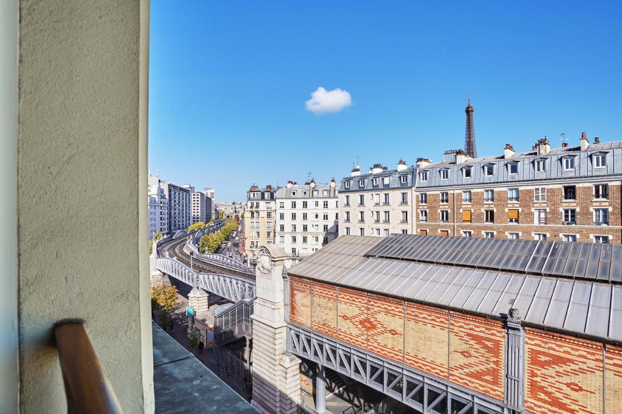 Superior Twin Room Eiffel Tower View