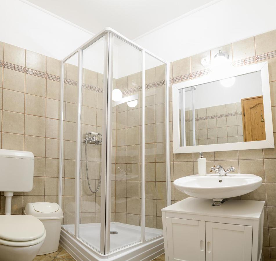 Quadruple Room Private Bathroom