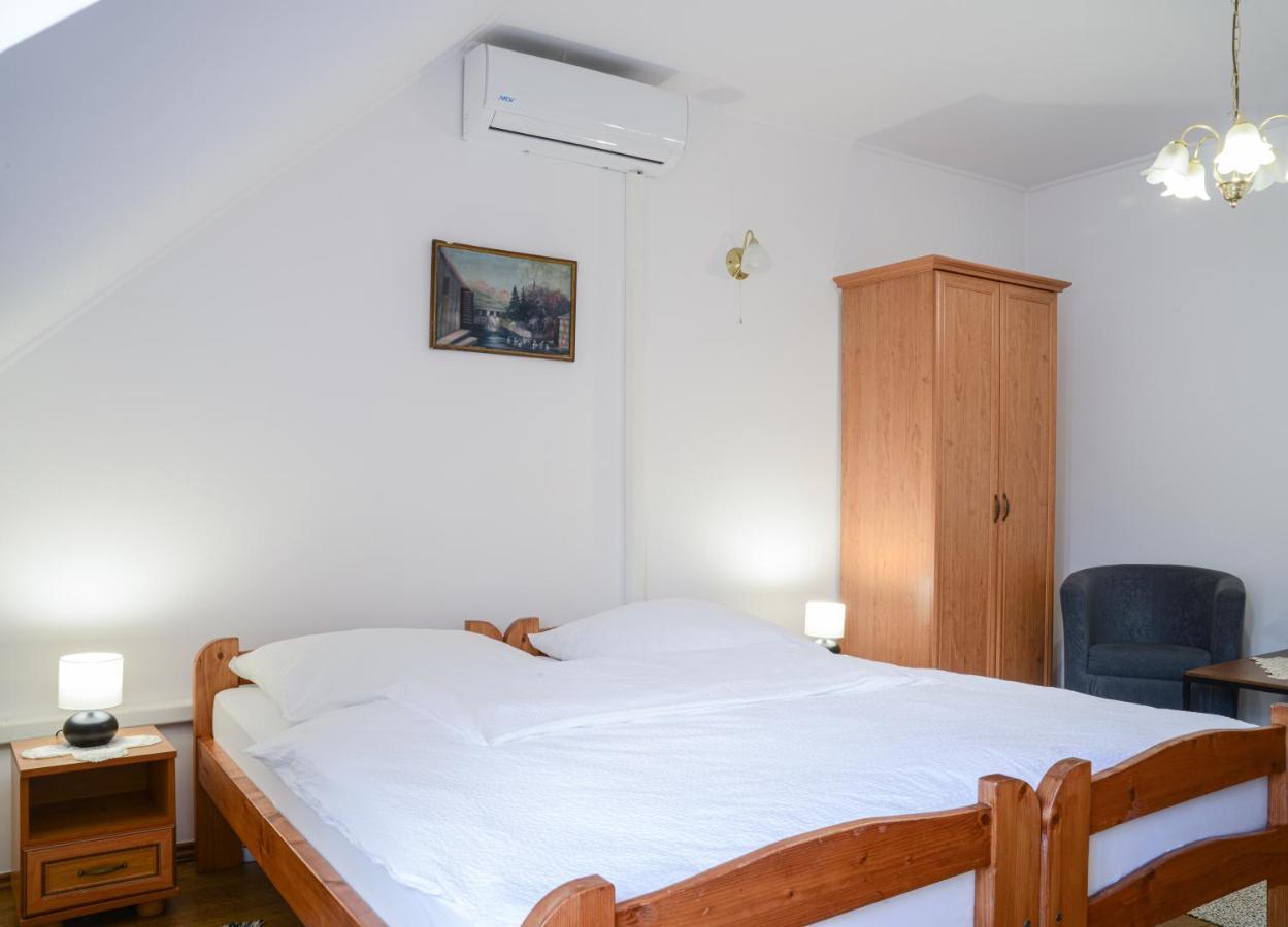 Double or Twin Room Private Bathroom