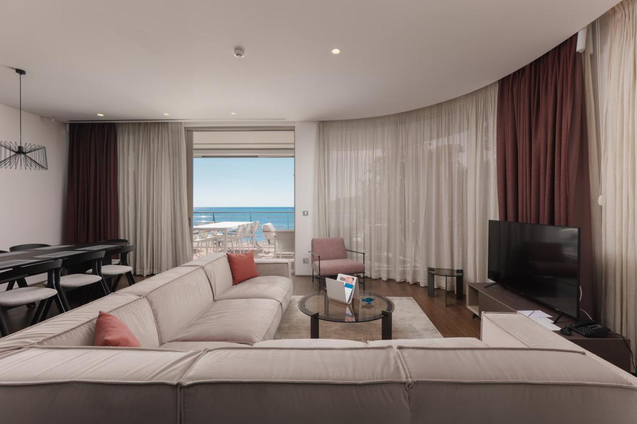 Three-Bedroom Apartment Sea View