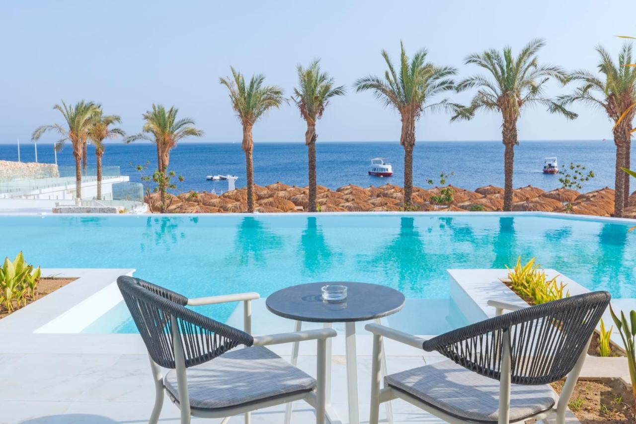 Junior Swim-up Suite-Posh Club