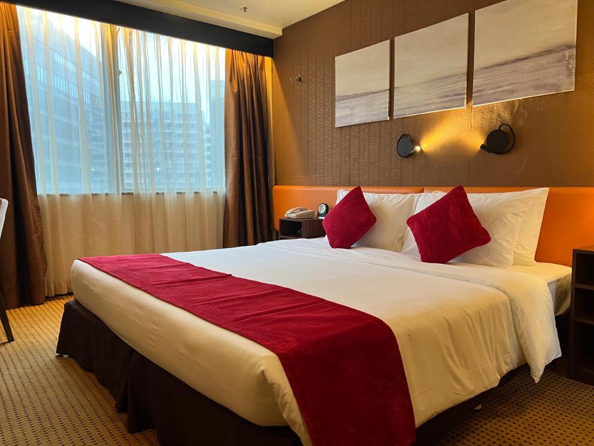 Deluxe Queen or Twin Room Garden View