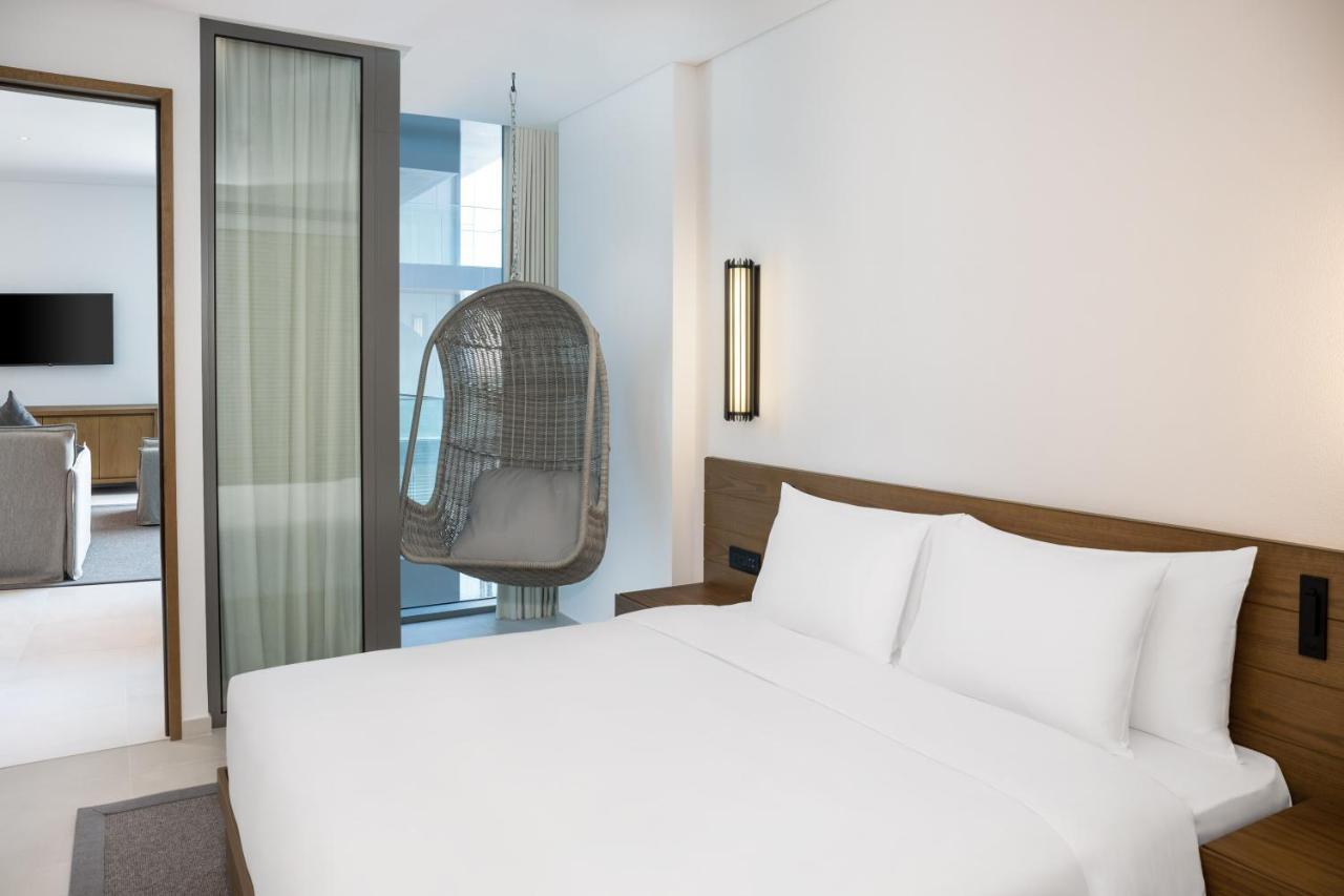 One-Bedroom Suite Sea View