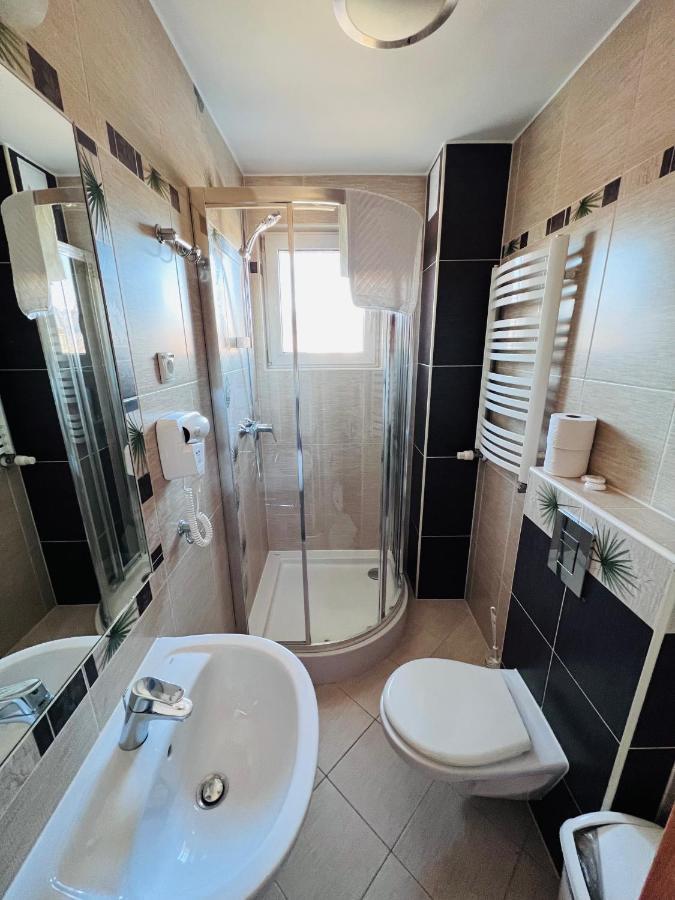 Triple Room,1324177729:JPEG