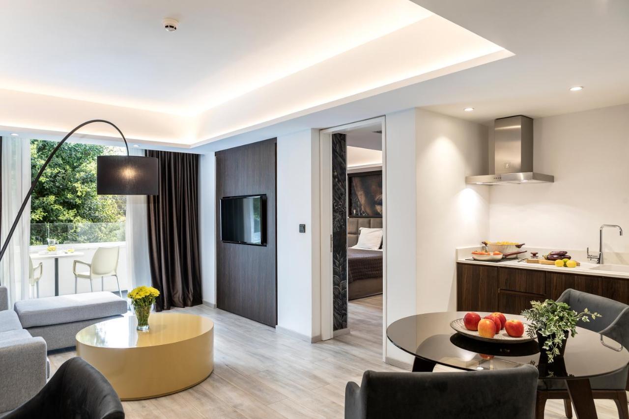 Deluxe King Suite