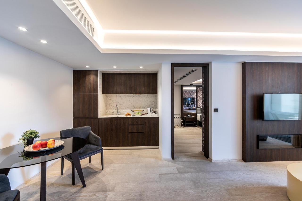 Deluxe King Suite