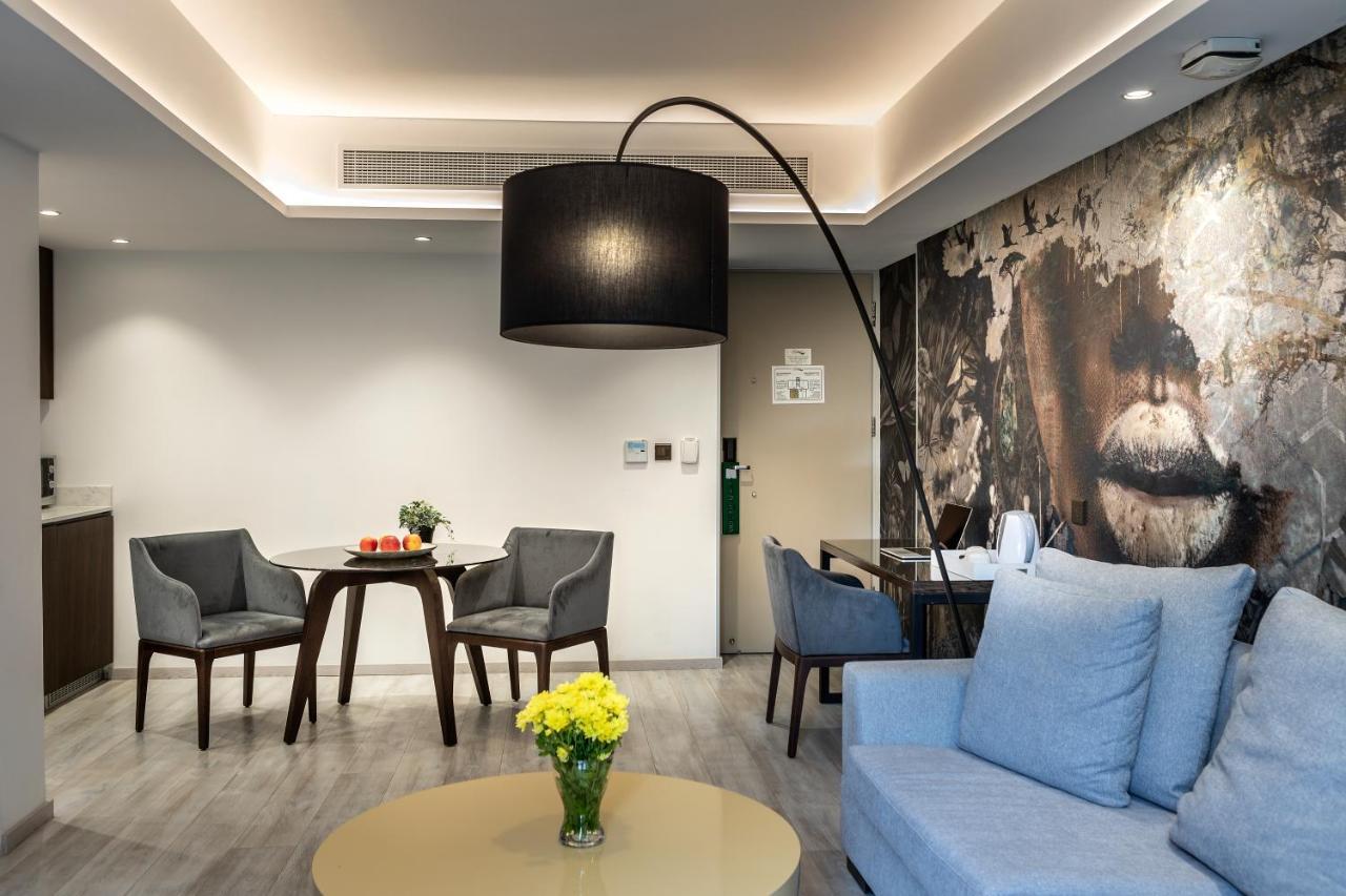 Deluxe King Suite