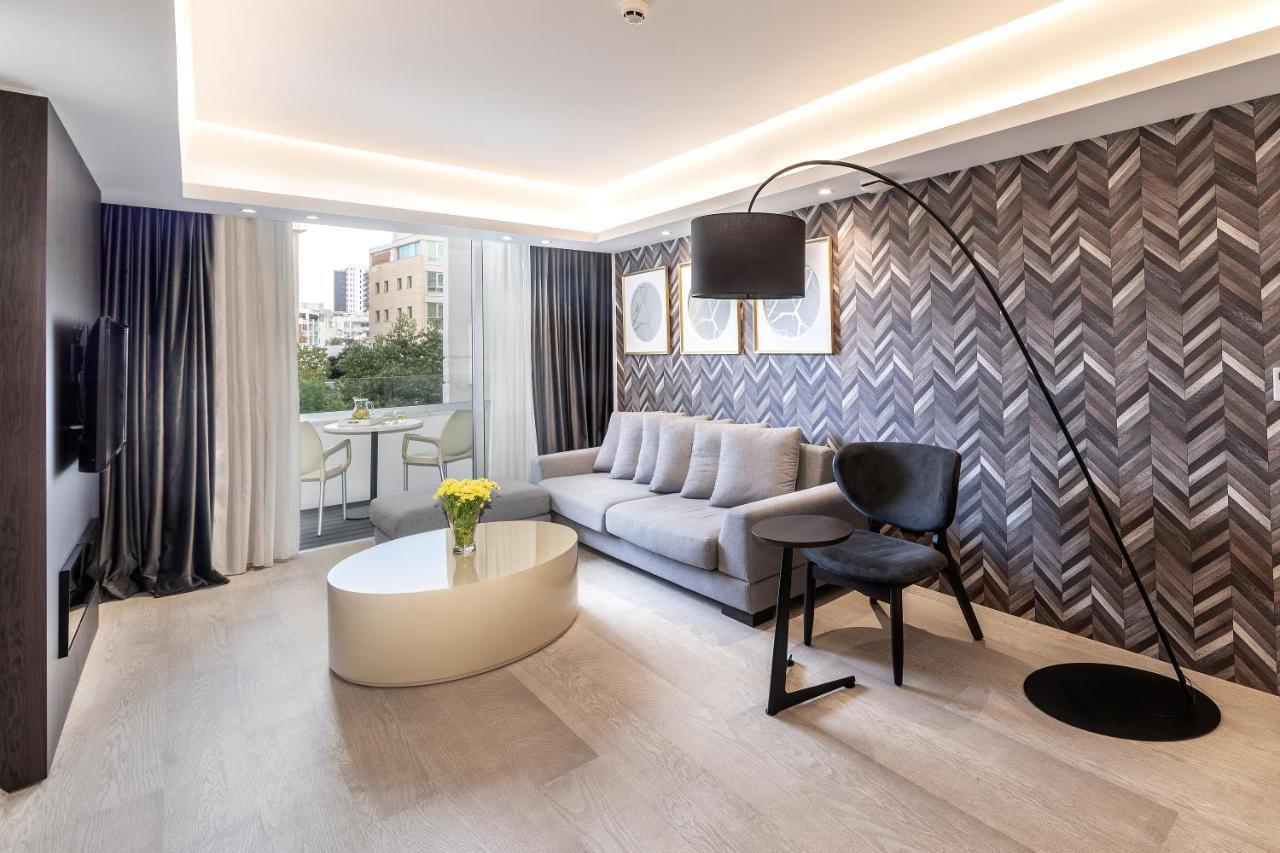 Deluxe King Suite