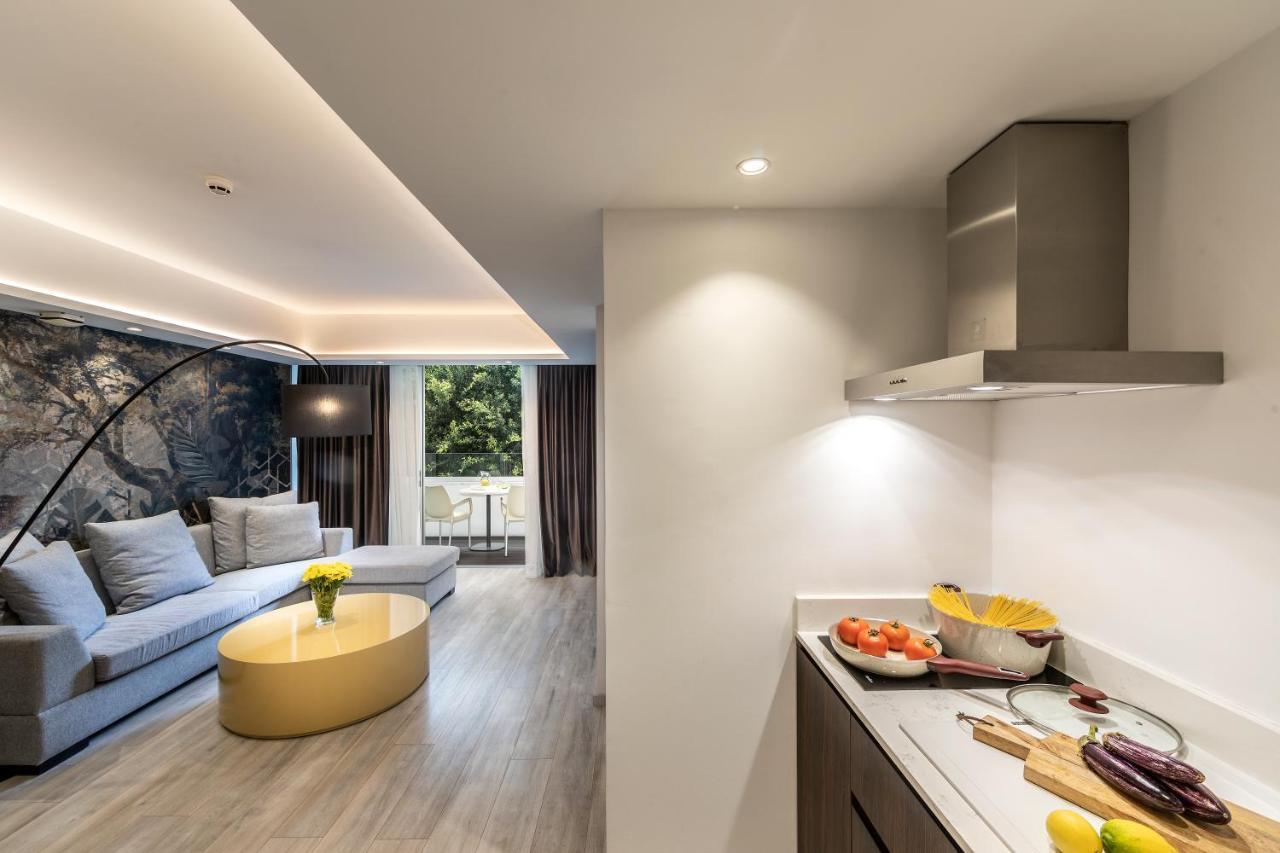 Deluxe King Suite