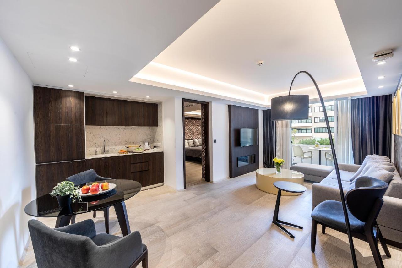 Deluxe King Suite