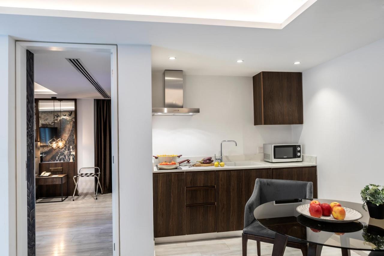 Deluxe King Suite