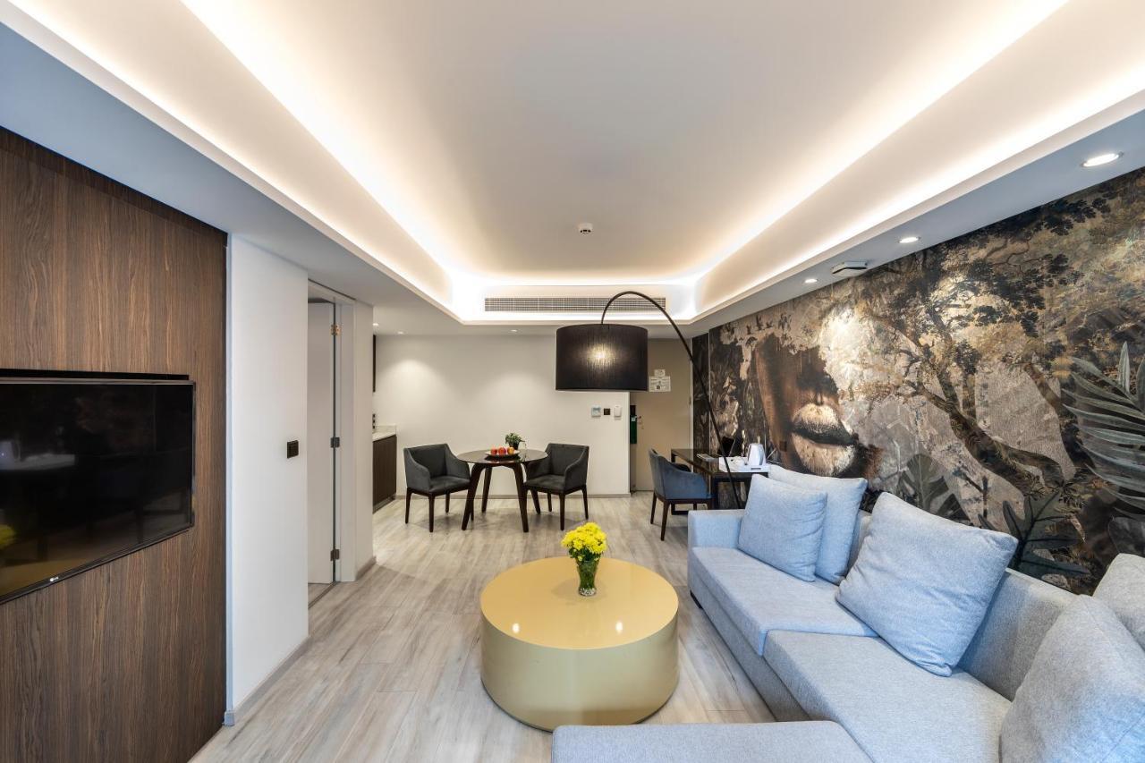 Deluxe King Suite