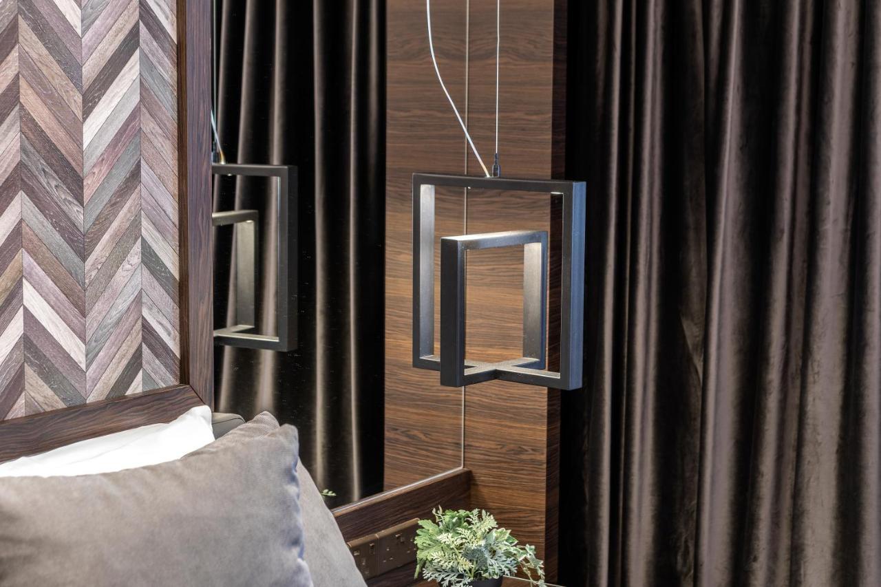 Deluxe King Suite