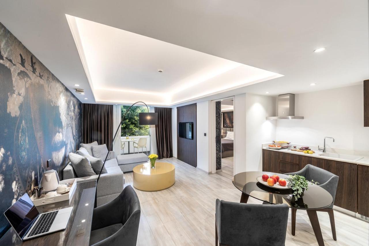 Deluxe King Suite