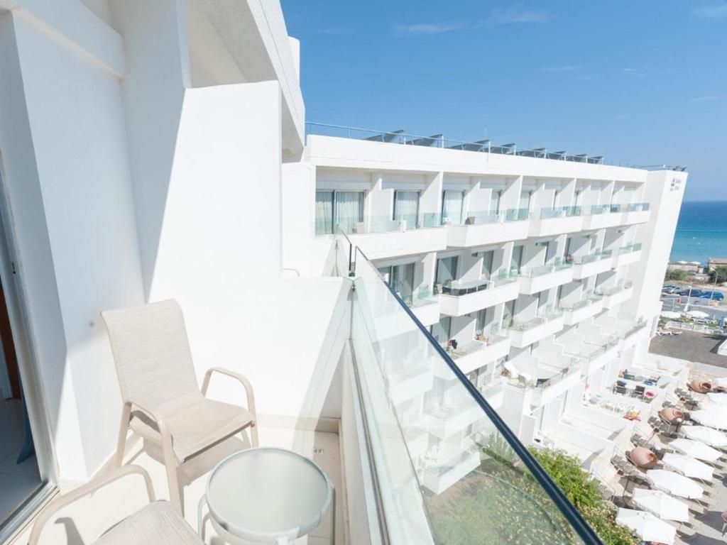 Twin Room Side Sea View