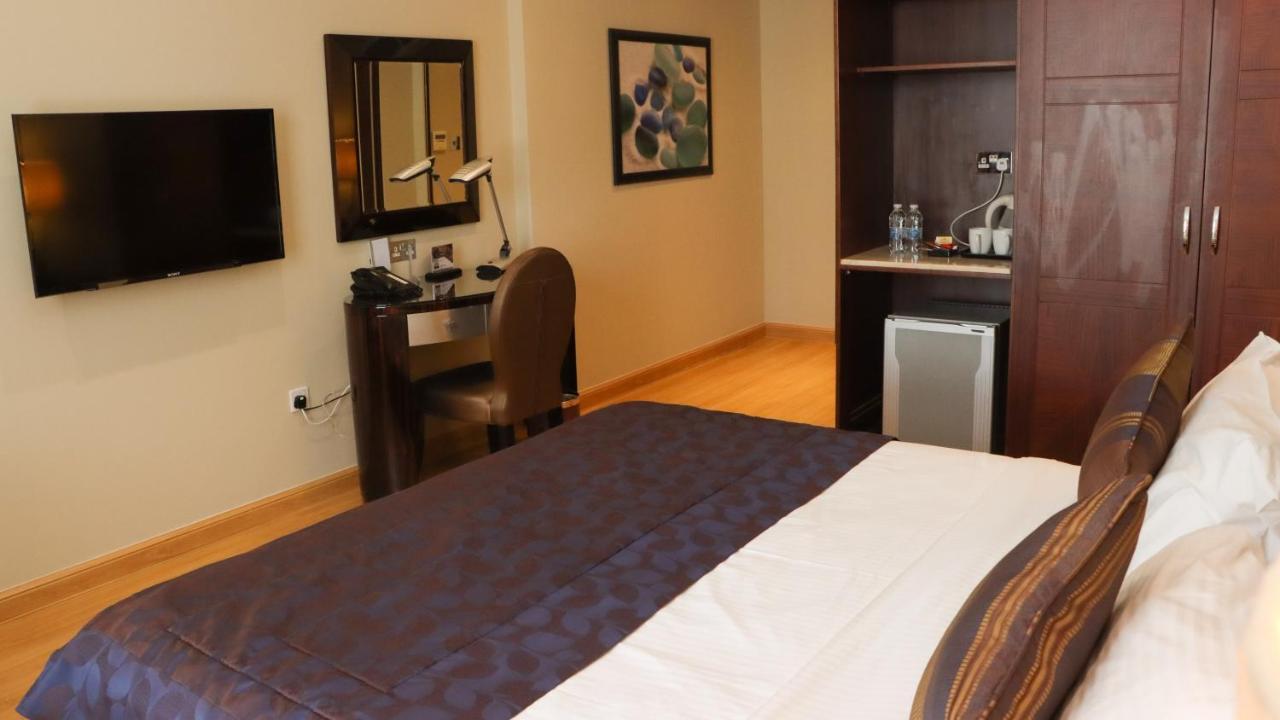 Deluxe King Room