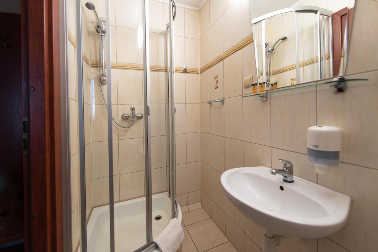 Large Single Room,1342567085:JPEG