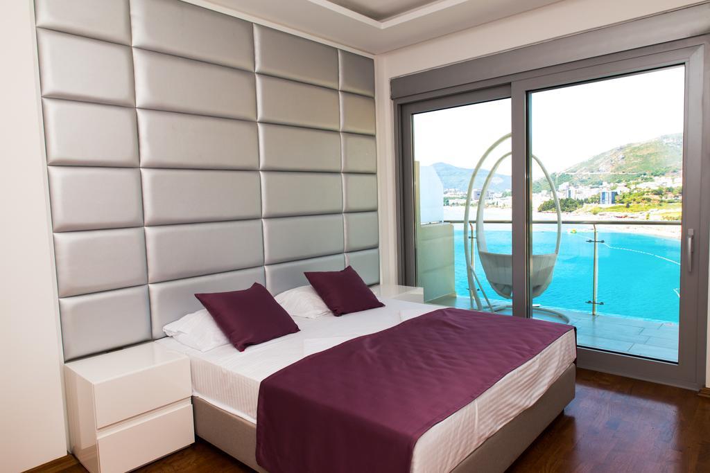 Three-Bedroom Apartment Sea View