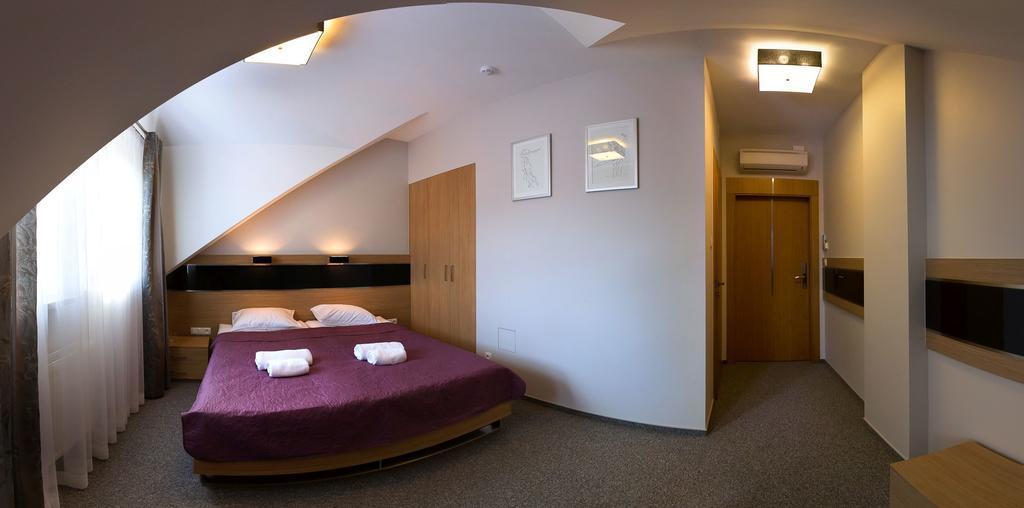 Double Room with Private Bathroom,1541963476:JPEG