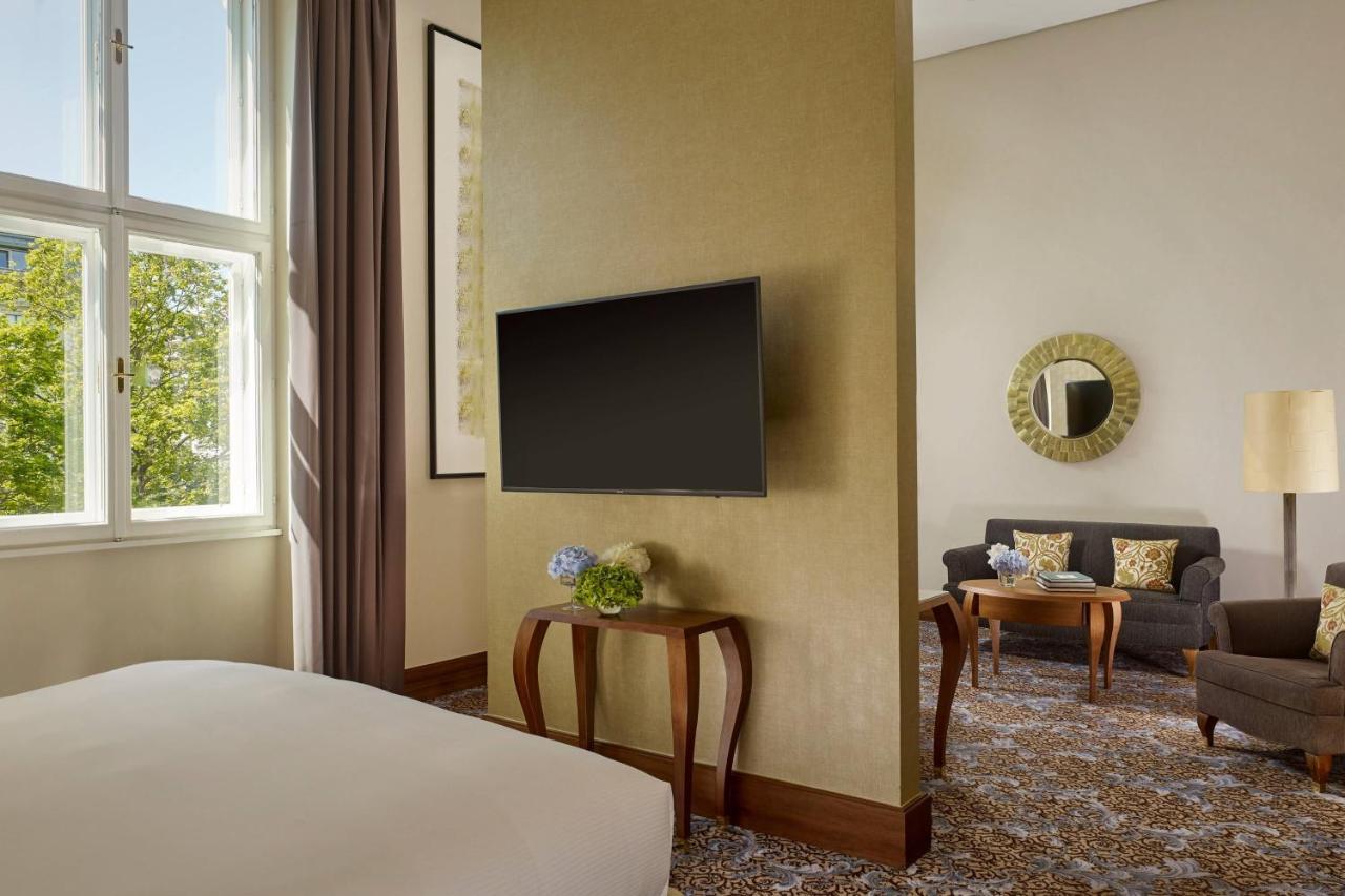 Junior Suite,1350887929:JPEG