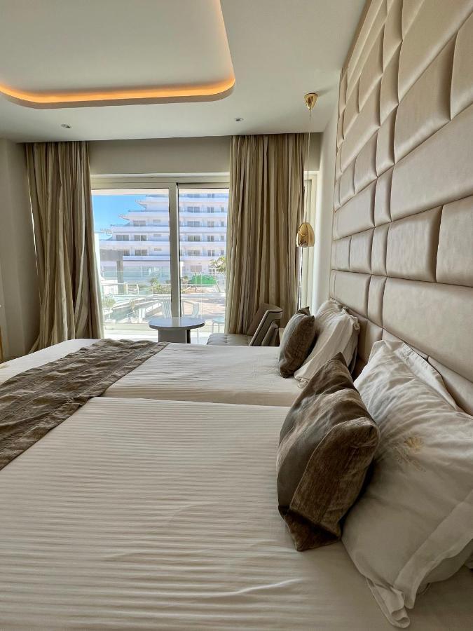 Double or Twin Room Front Sea View