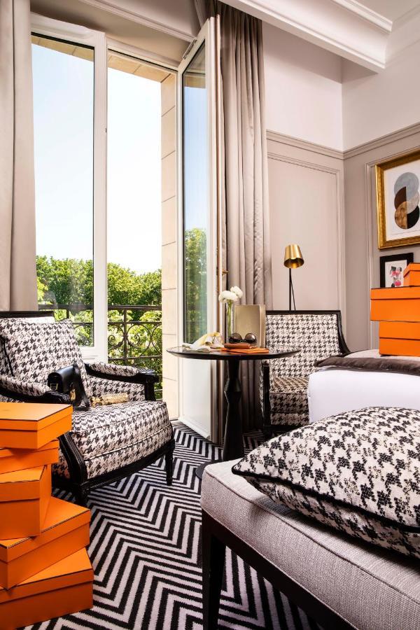 Deluxe Room Eiffel Tower View