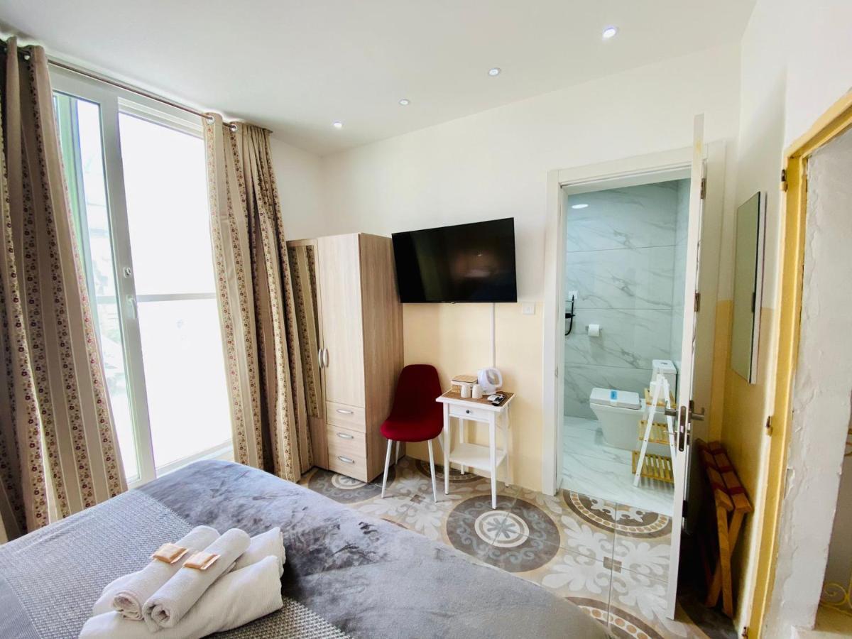 Double Roof Terrace with private bathroom,1357411715:JPEG