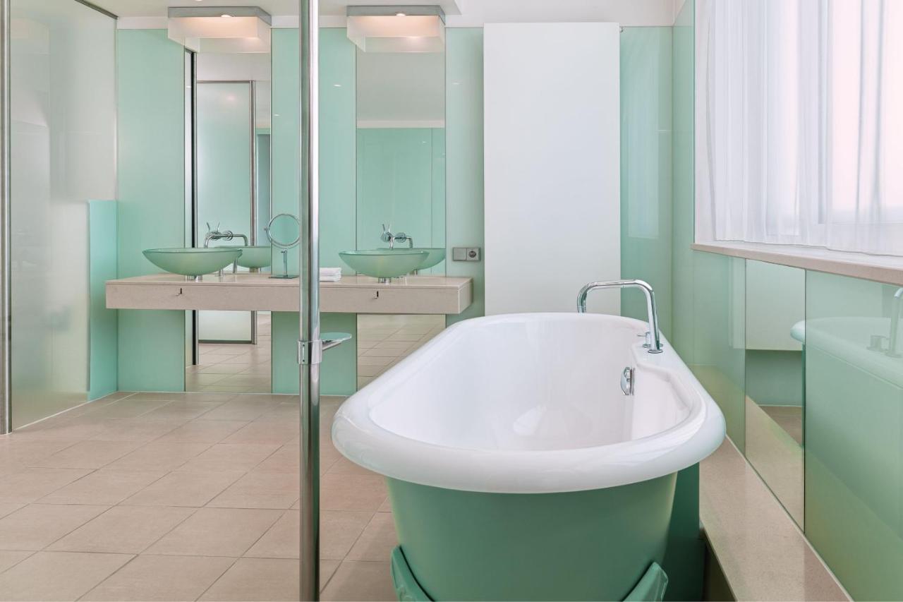 Dwupoziomowy apartament Panorama Suite z widokiem na rzekę Alster