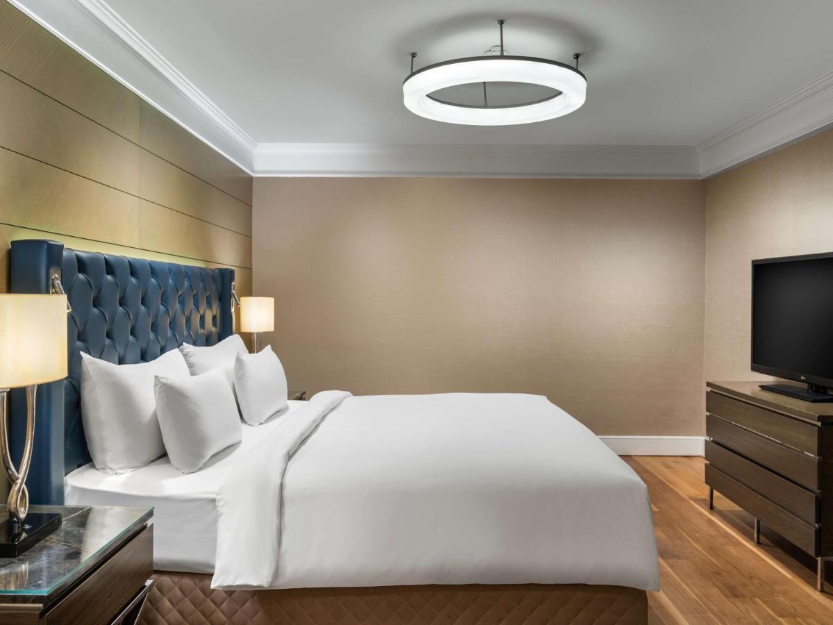 Apartament typu Superior Suite z dostępem do salonu Executive Lounge