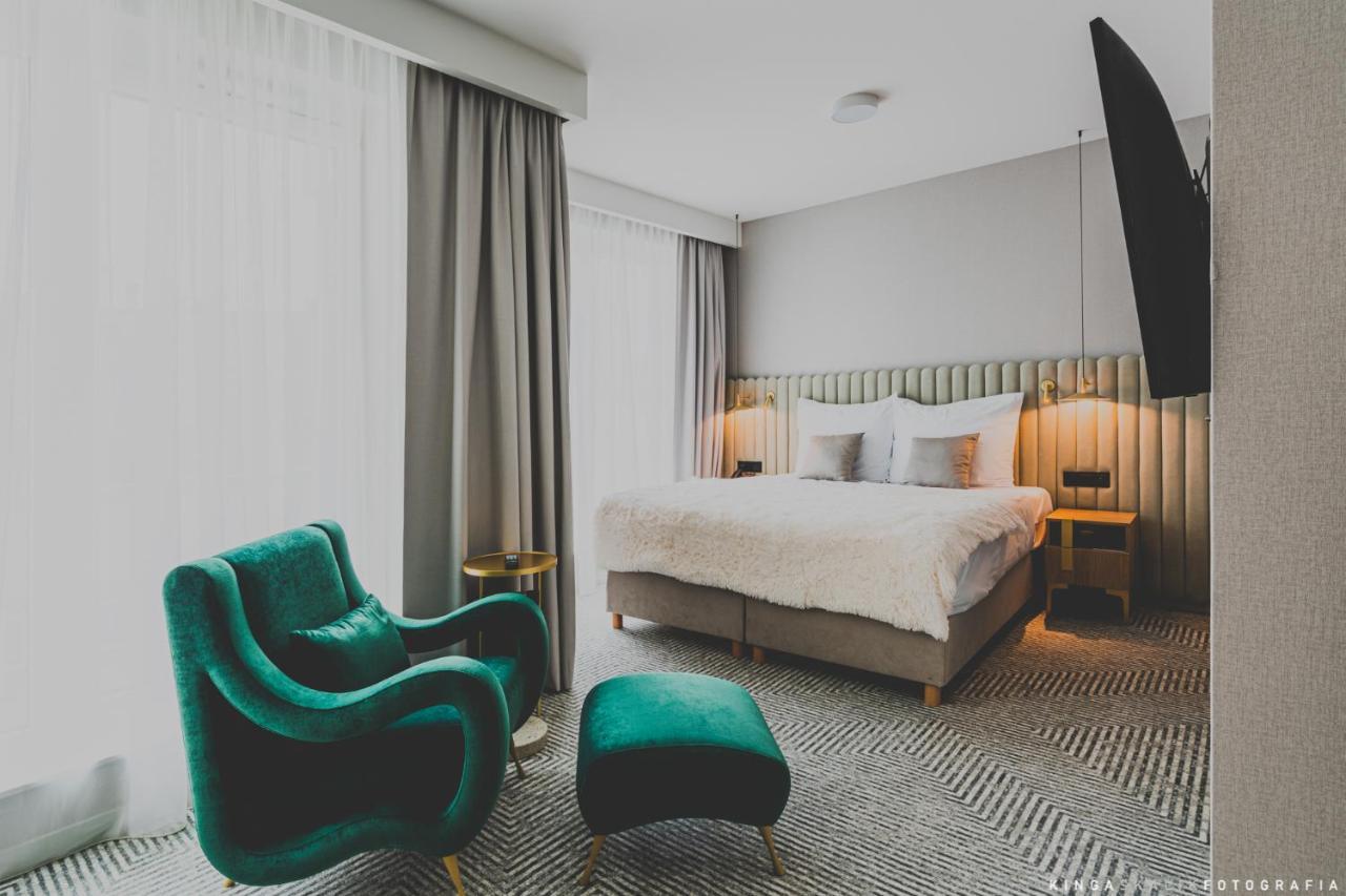 Apartament typu Junior Suite z łóżkiem typu king-size i balkonem