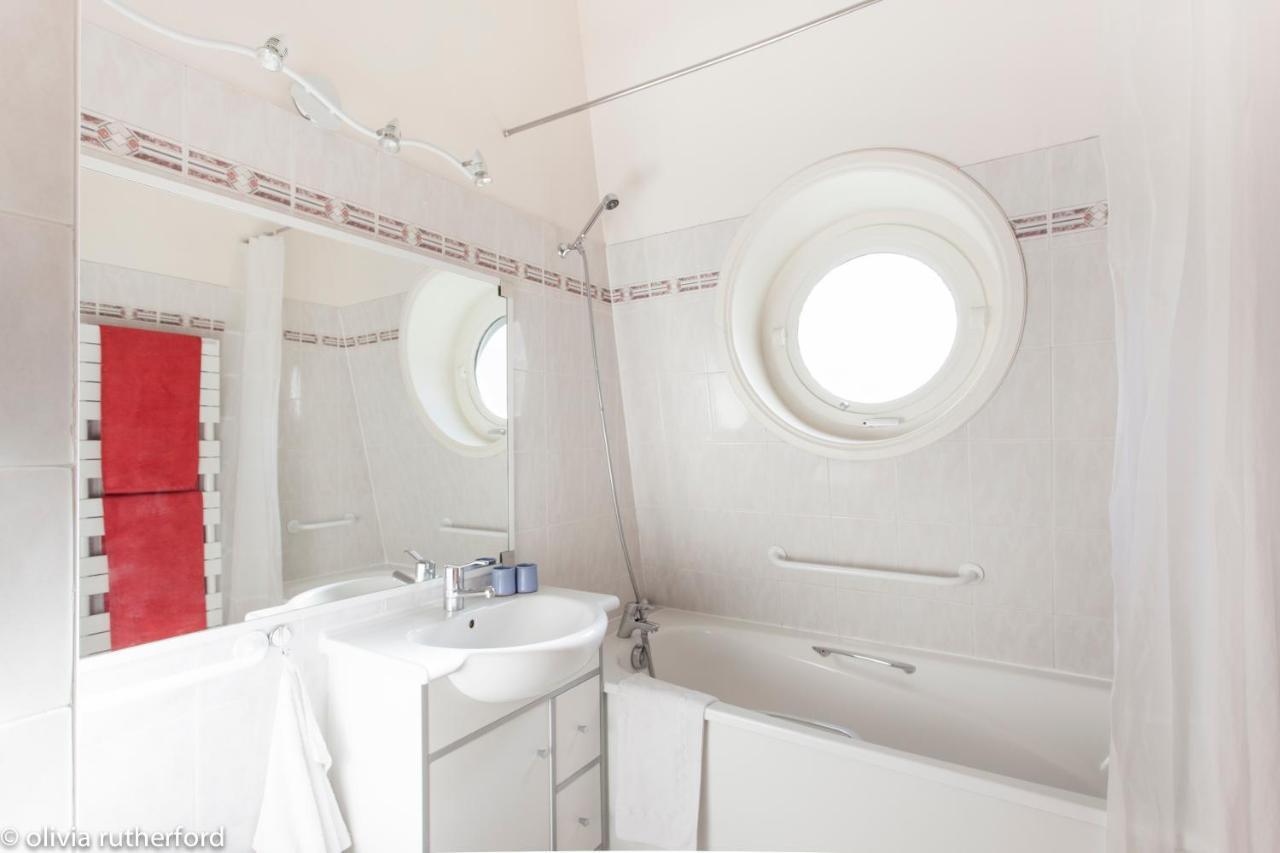 One-Bedroom Apartment,1359329876:JPEG