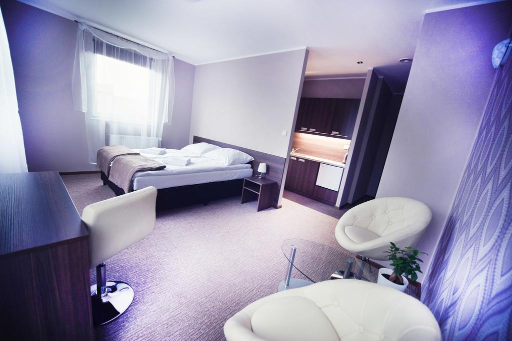 Deluxe Studio,233191756:JPEG