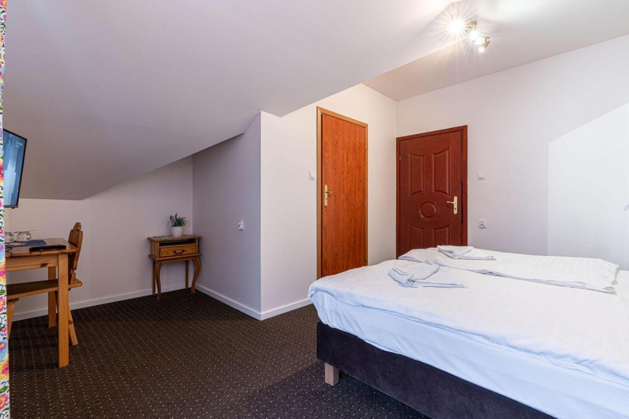 Twin Room,1362361811:JPEG