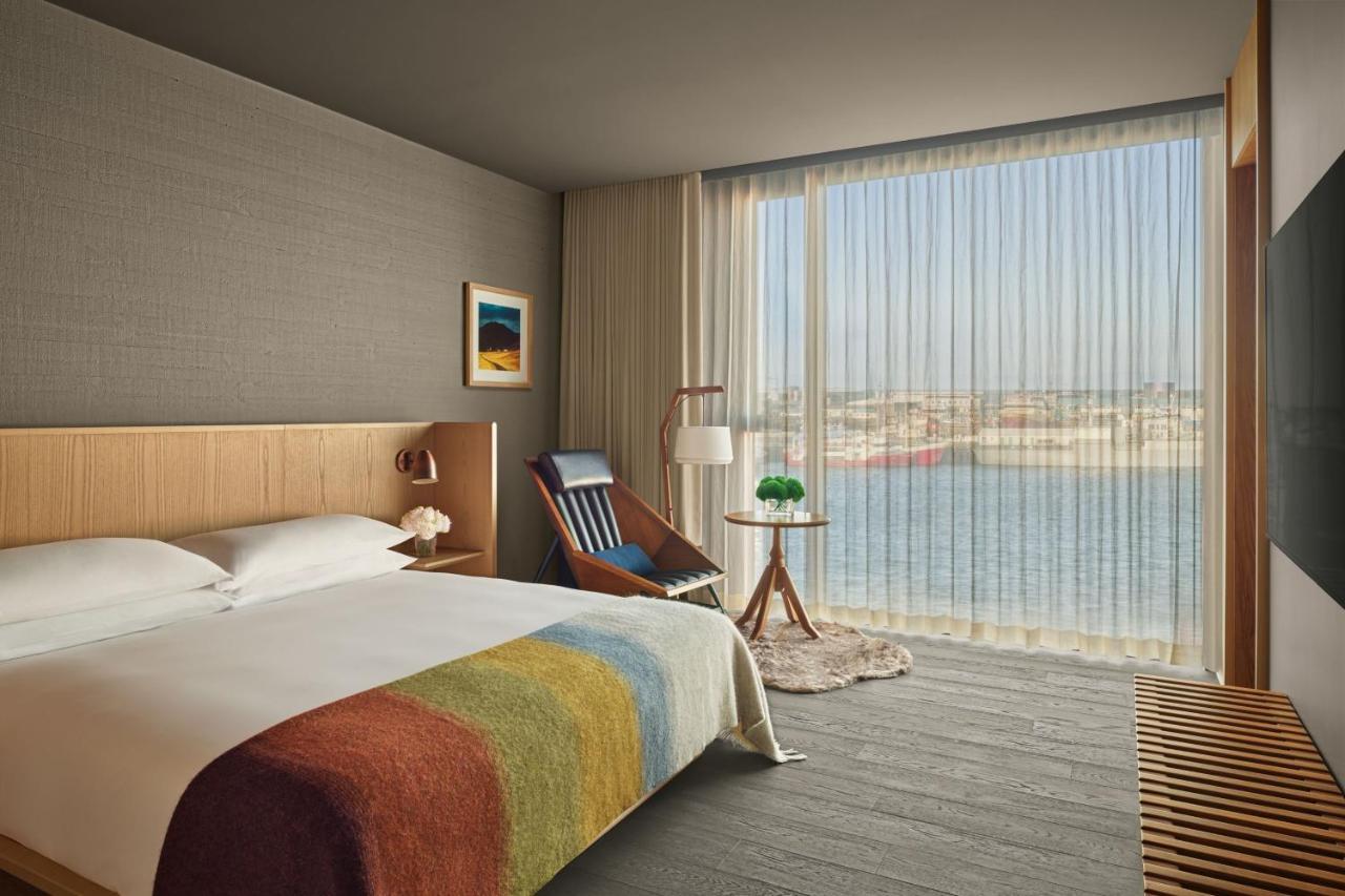 One-Bedroom King Suite Harbour View