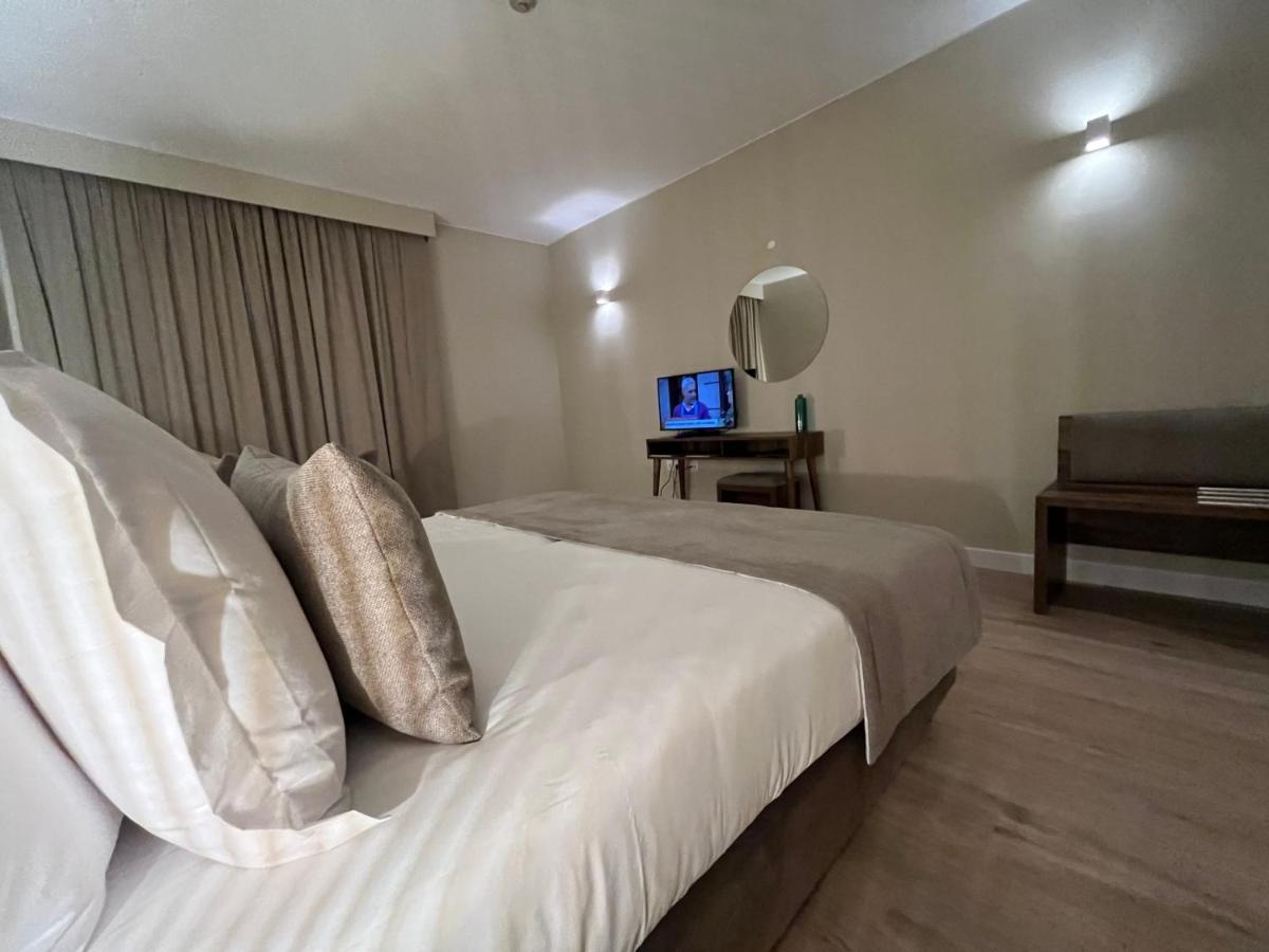 Double or Twin Room Side Sea View