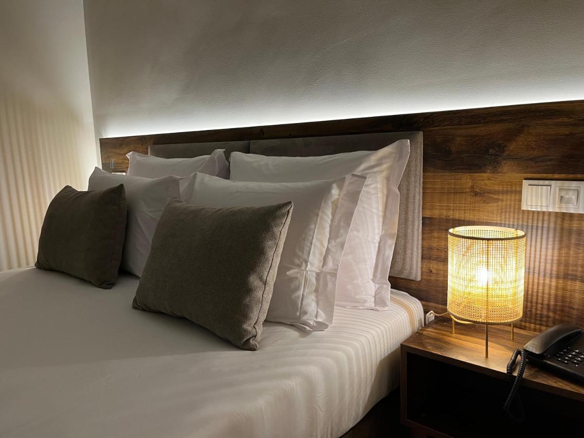 Double or Twin Room Side Sea View