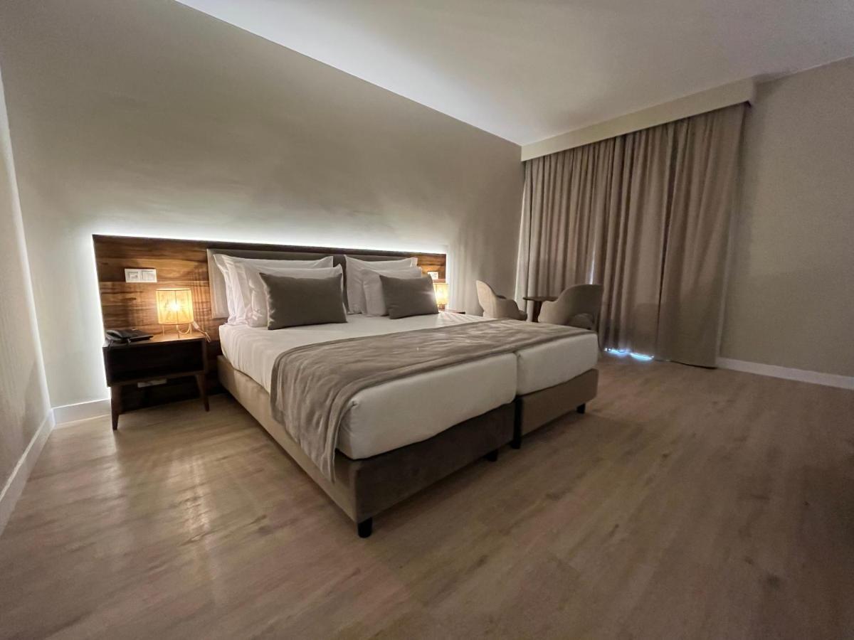 Double or Twin Room Side Sea View