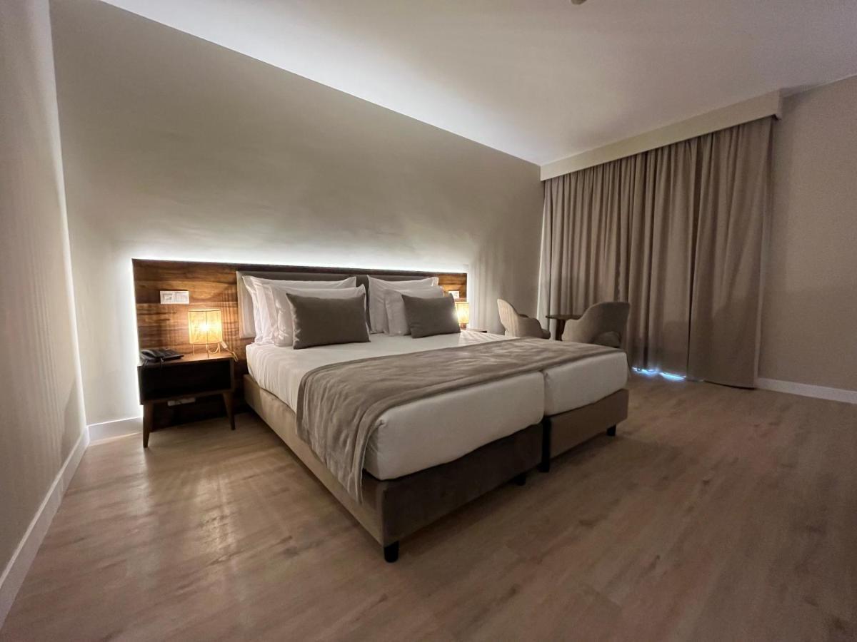 Double or Twin Room Side Sea View