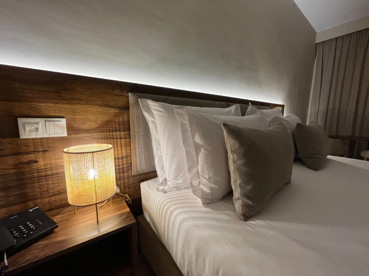 Double or Twin Room Side Sea View