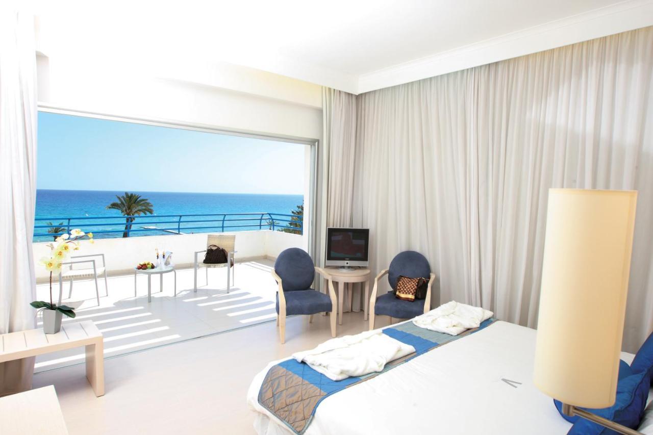 Double or Twin Room Front Sea View