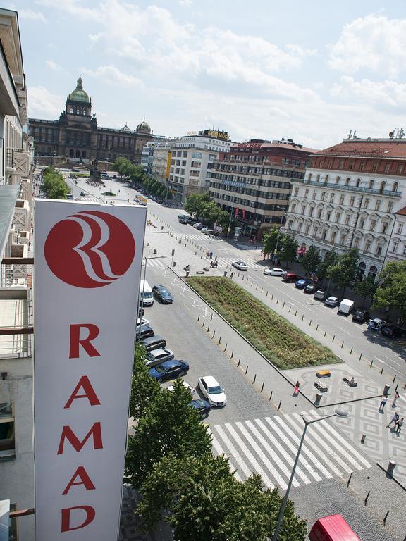 Pokój dwuosobowy z 1 lub 2 łóżkami i widokiem na plac Wacława
