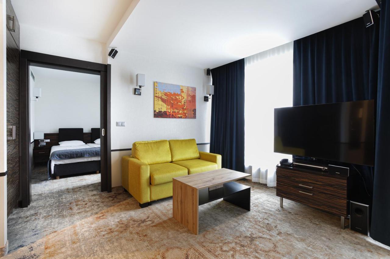One-Bedroom Apartment,1371443372:JPEG