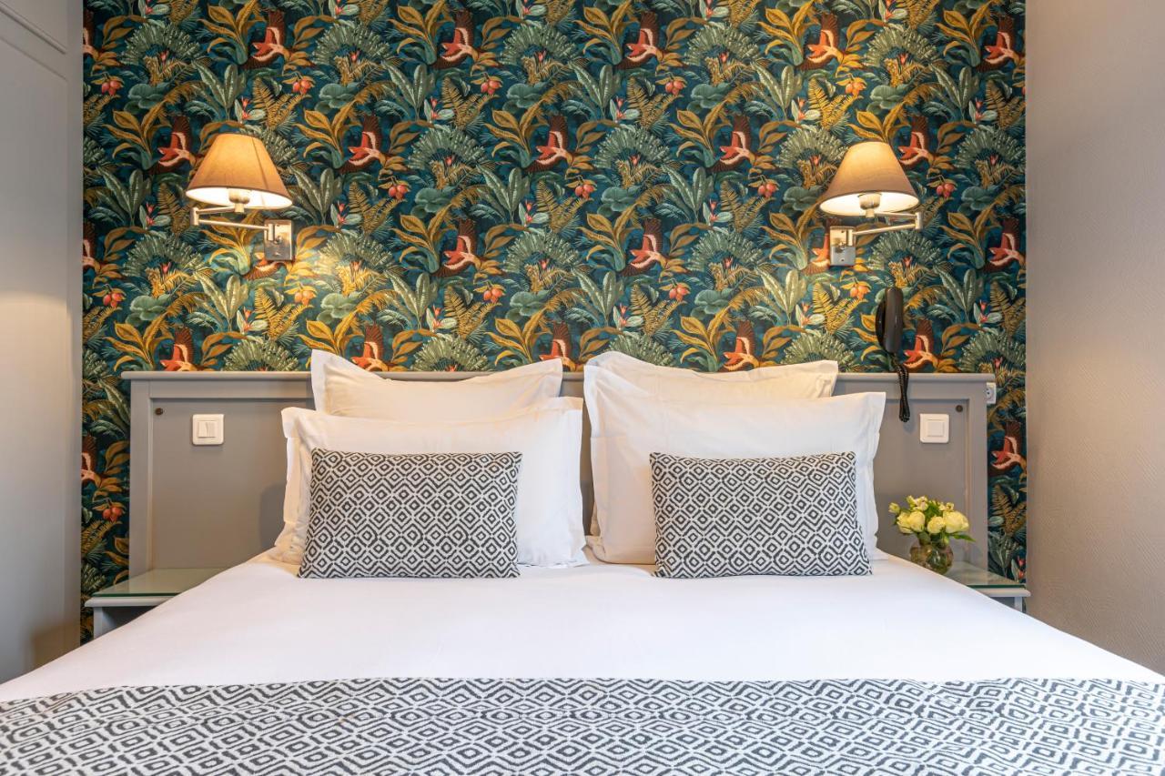 Double Room with Eiffel Tower view,1382089133:JPEG