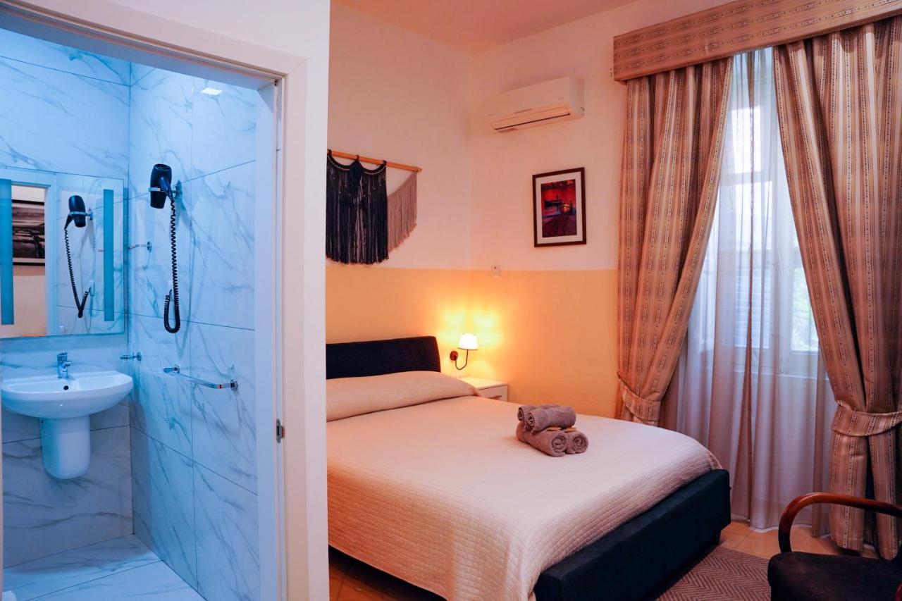 Double Room Private Bathroom