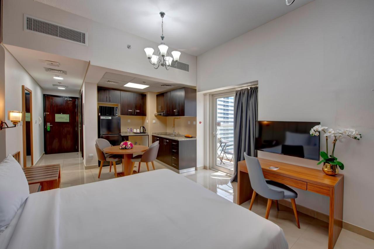 Deluxe Studio Balcony Guaranteed Early 11am Check & Guaranteed Late Check-Out 4pm on F&B