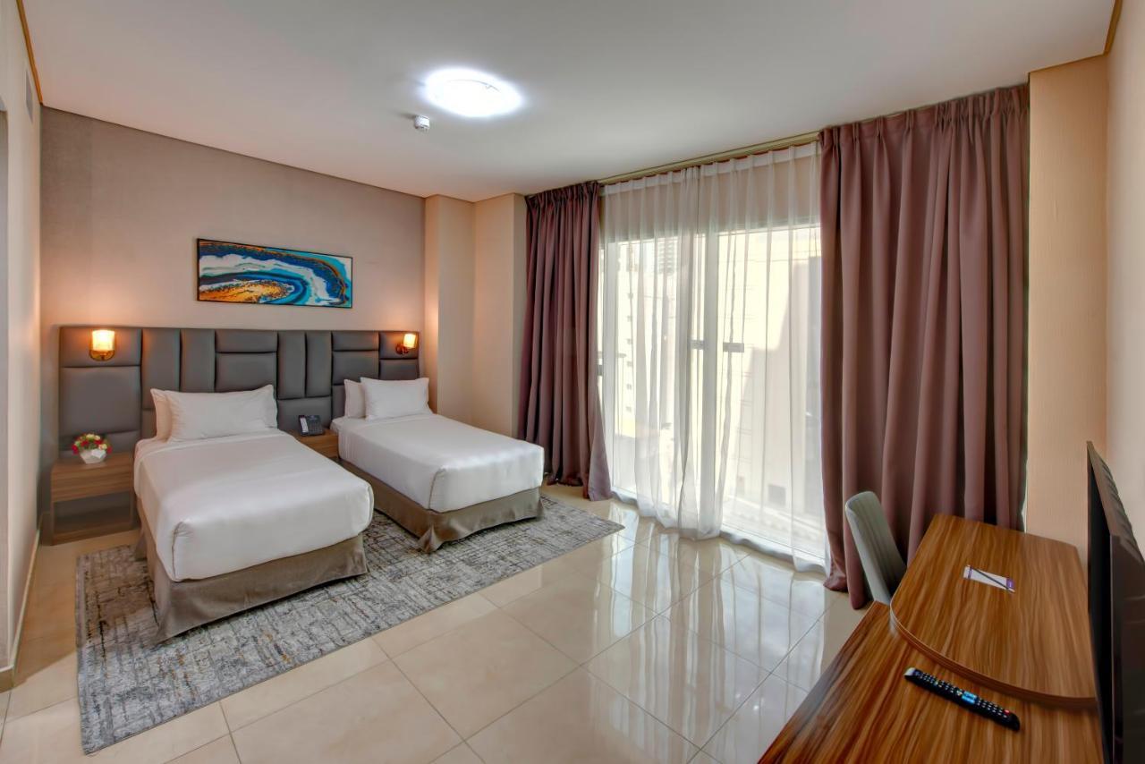 Deluxe Two Bedroom Apartment Balcony on F&B