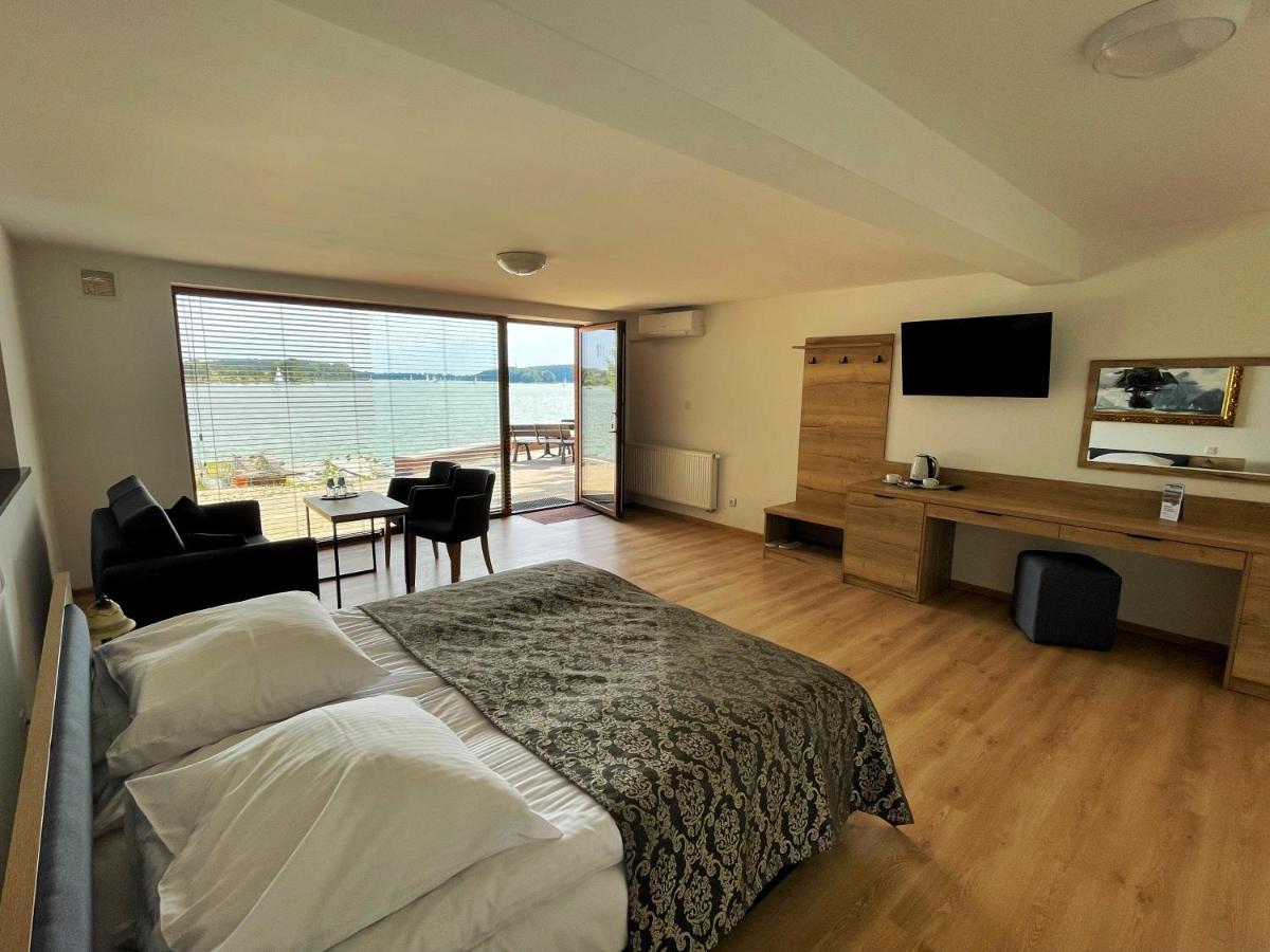 Pokój Dwuosobowy z widokiem na jezioro